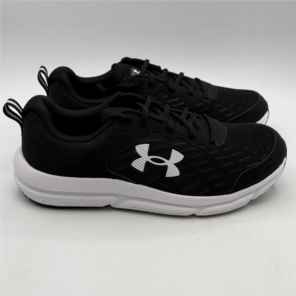Under Armour Charged Assert 10 Shoes Mens Size 11 4E Black White 3026176-001