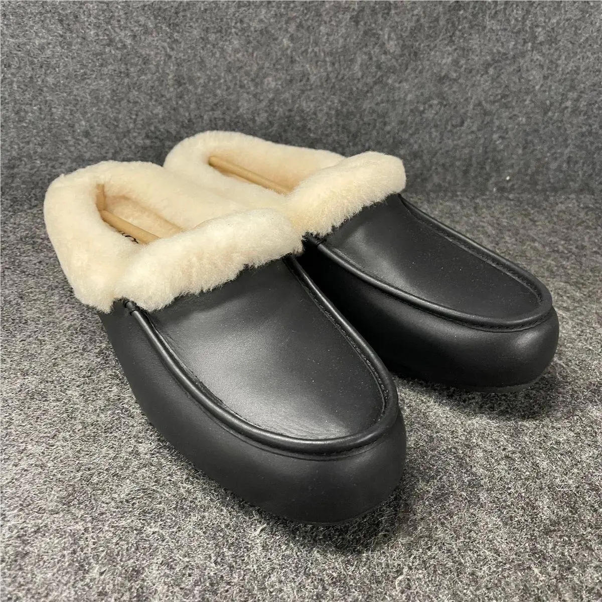 Ugg Ansley Mule Leather Clogs Women`s Size 10 Black 1171392