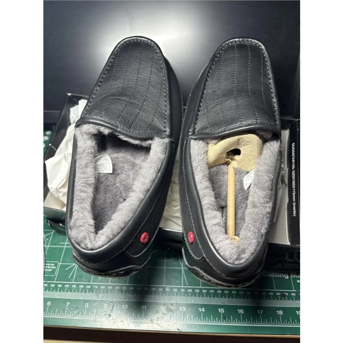 UGG shoes - Ascot Darth Vader Slipper - Ascot Darth Vader Slipper - Black (Darth Vader theme) 1