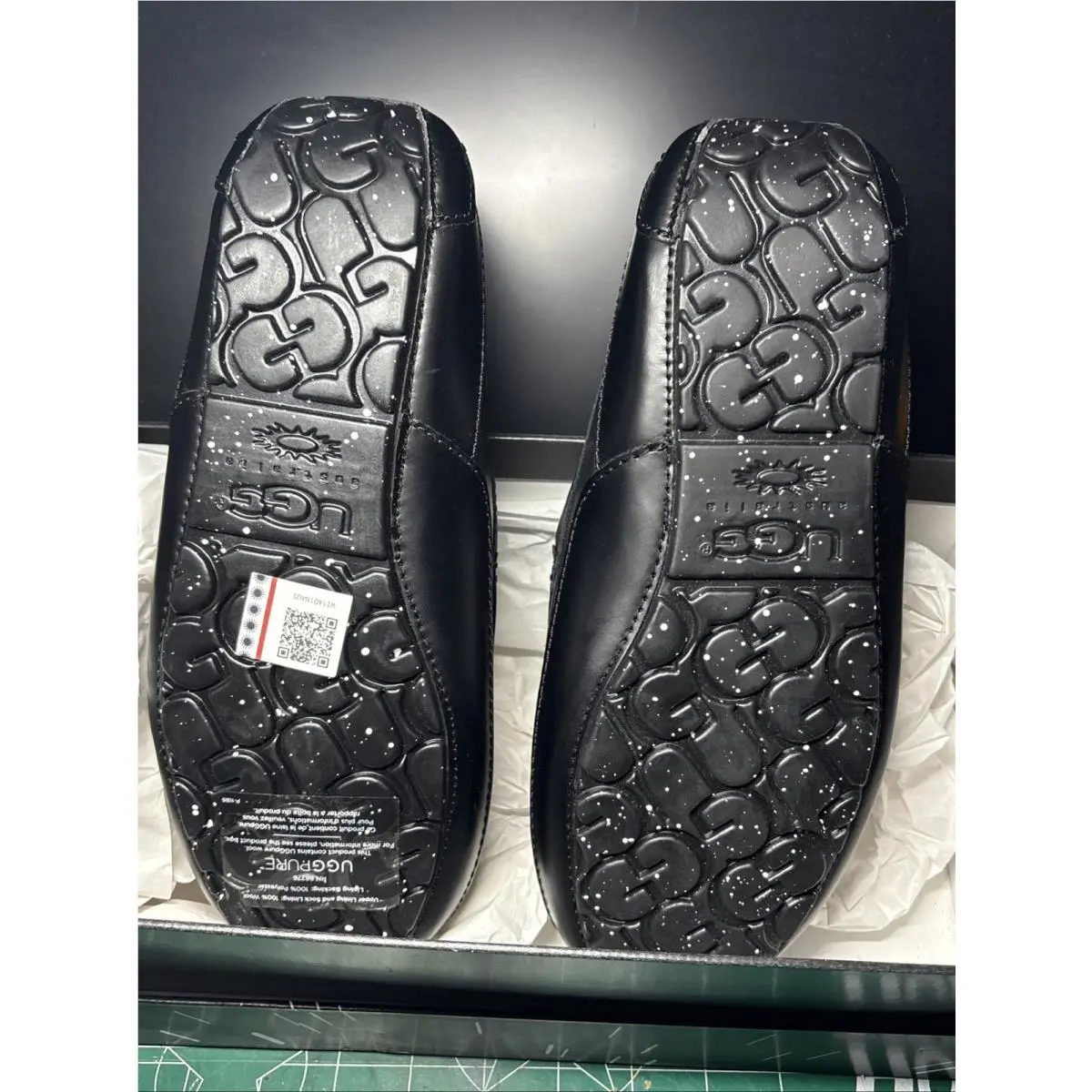 UGG shoes - Ascot Darth Vader Slipper - Ascot Darth Vader Slipper - Black (Darth Vader theme) 4