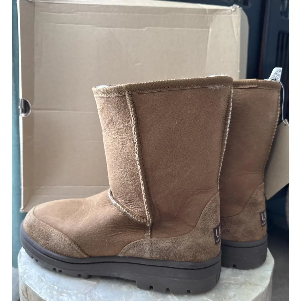 Ugg Womens Sz9/Mens Sz. 7 5220 Ultra Short Chestnut Sheepskin Fur Boots