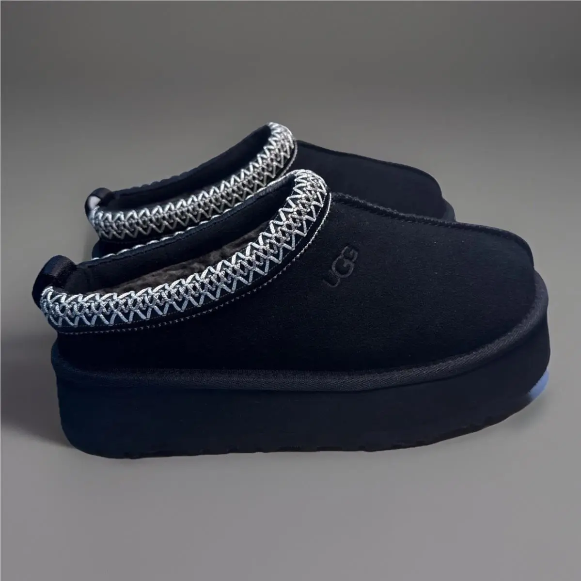 Ugg Women`s Tazz Slipper Black Size 6 BG1122553 Insulated