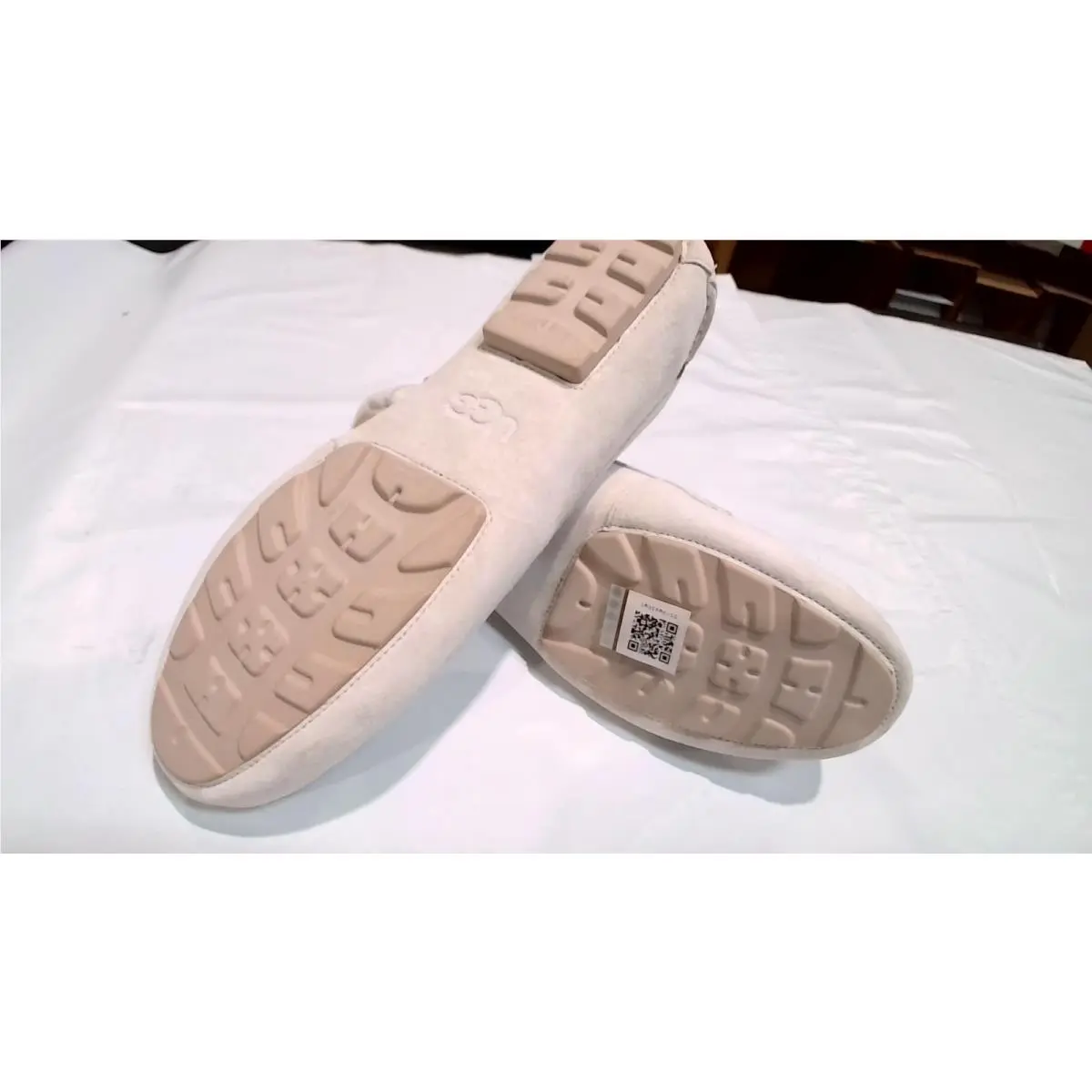 UGG shoes - cream (UPC: 190108423365) 1