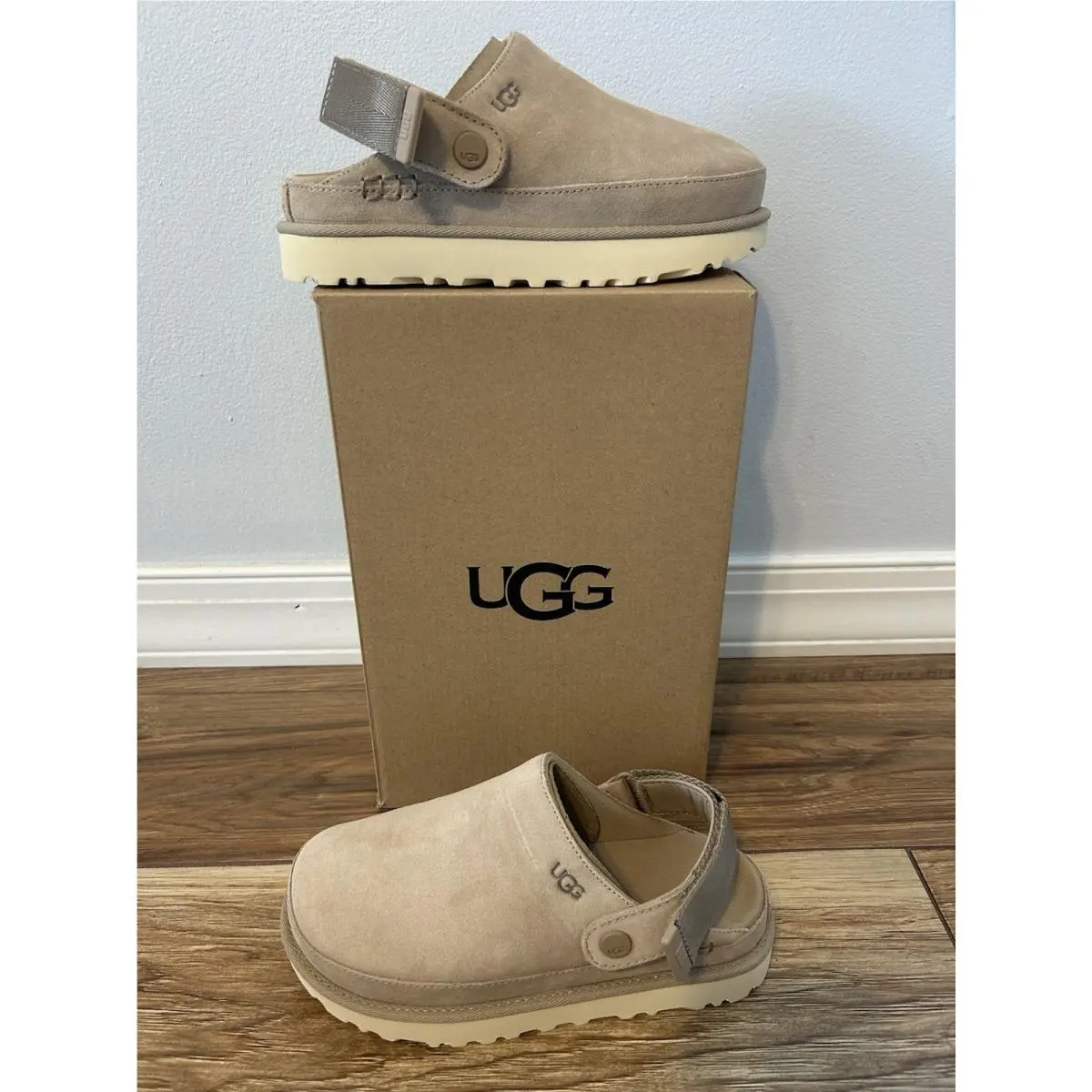 Ugg Goldenstar Clogs Shoes in Sand Women`s Size 5.5