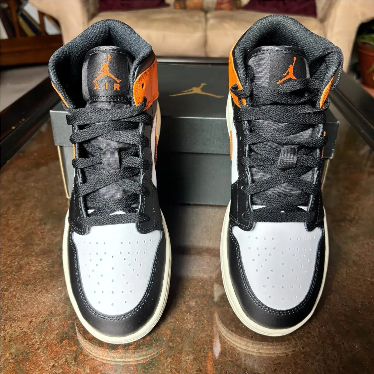 Nike shoes - Nike Air Jordan 1 Mid - Orange 2