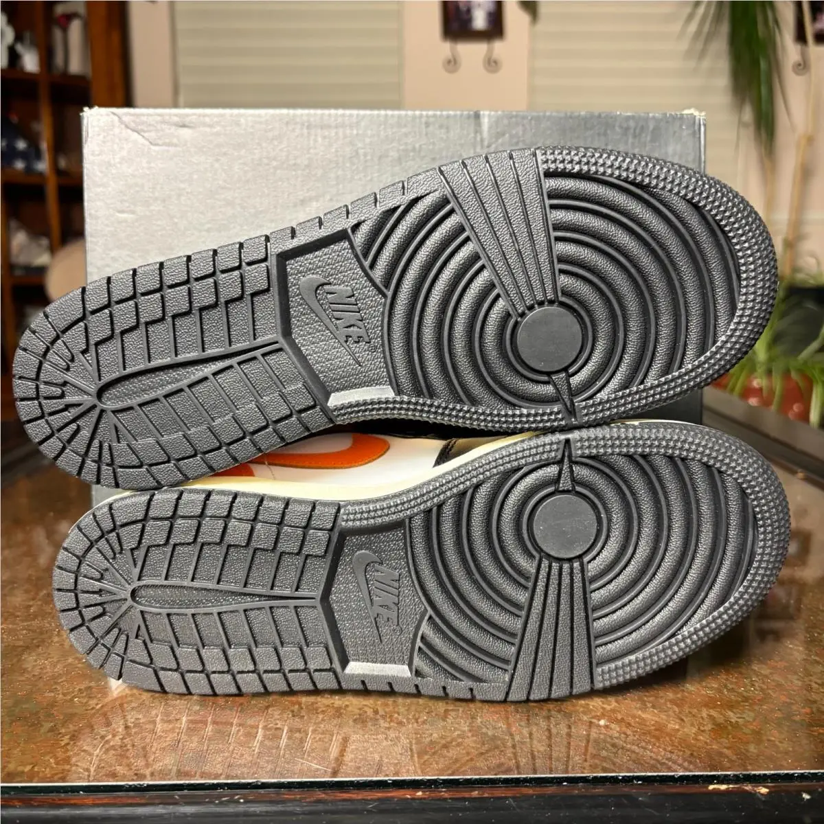 Nike shoes - Nike Air Jordan 1 Mid - Orange 5