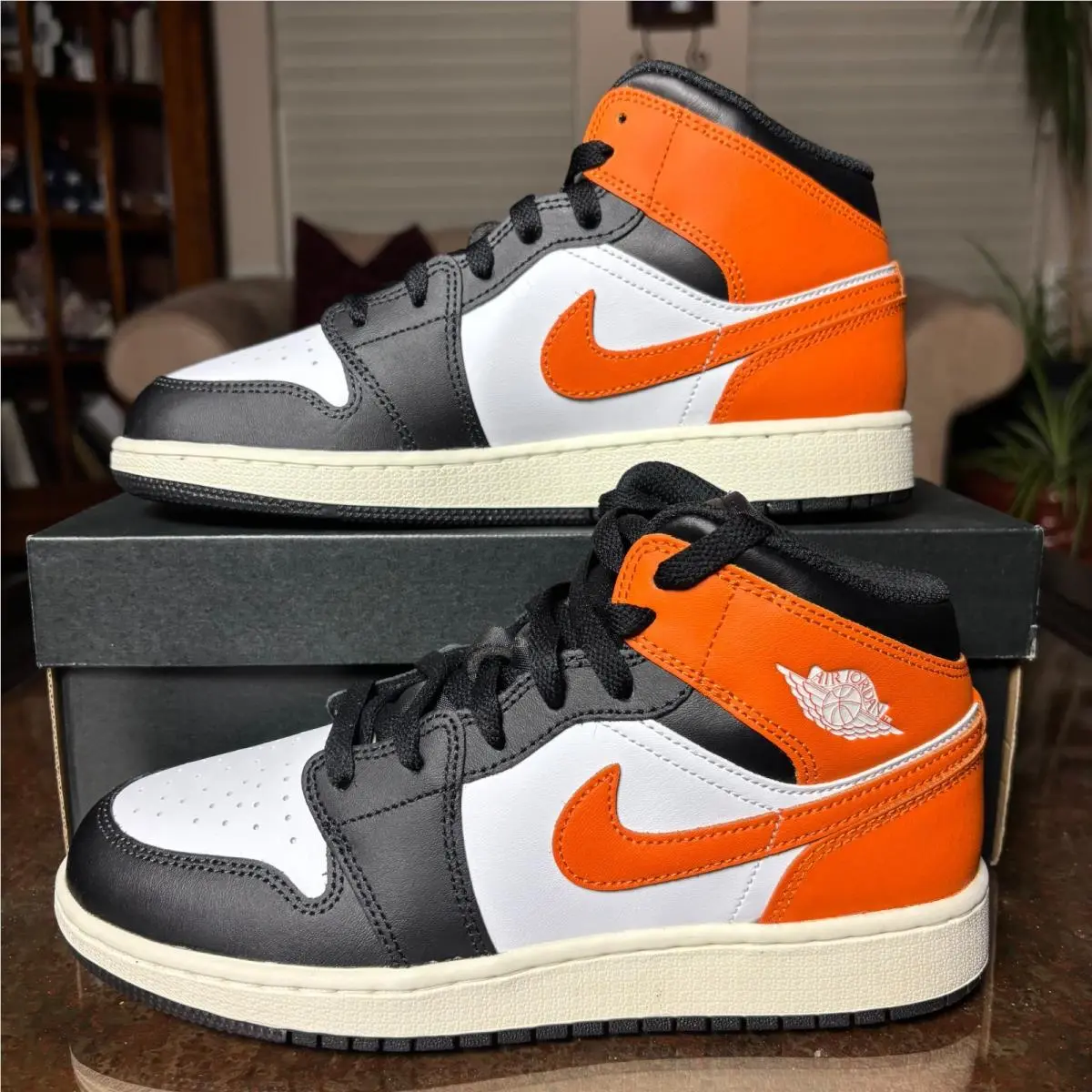 Nike shoes - Nike Air Jordan 1 Mid - Orange 8