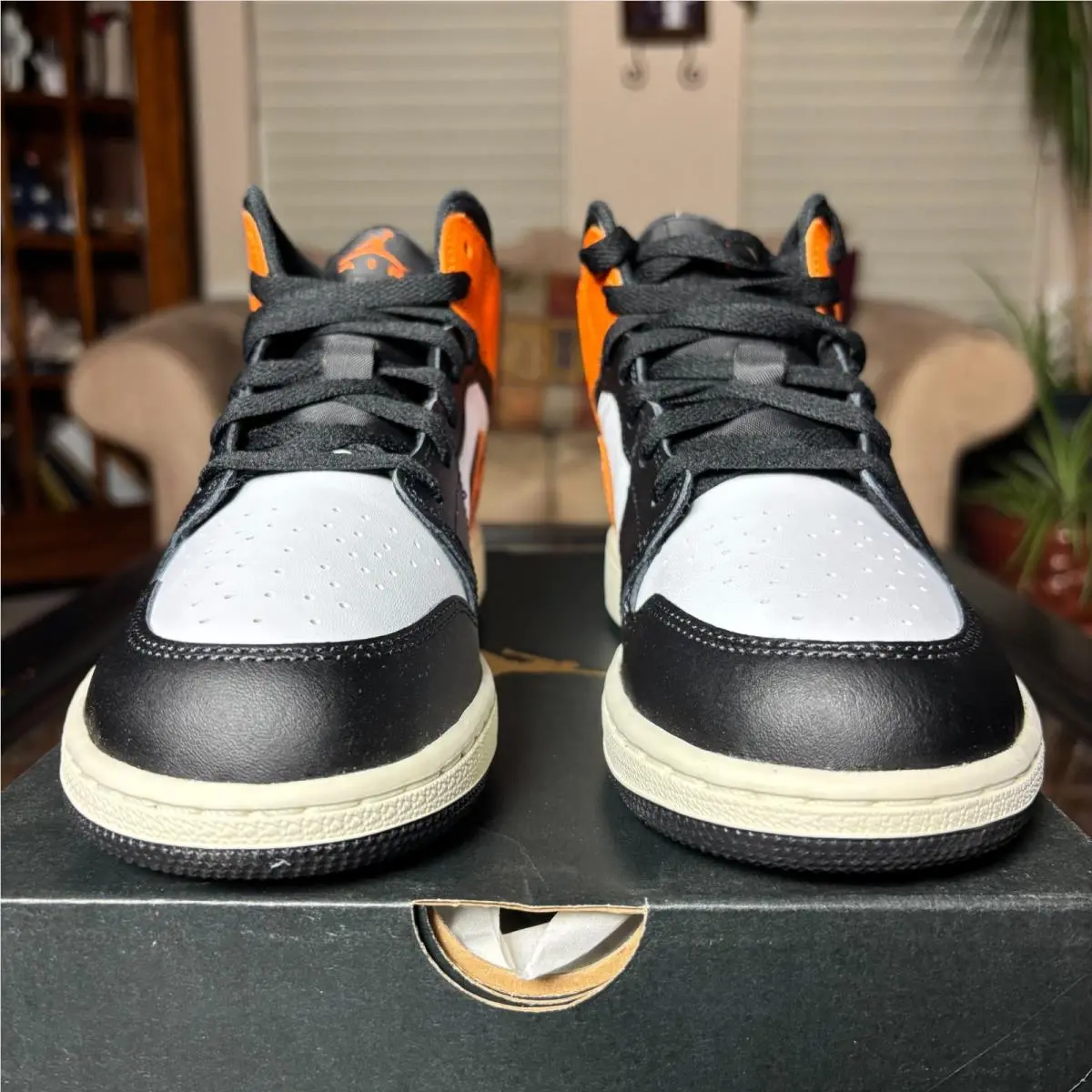 Nike shoes - Nike Air Jordan 1 Mid - Orange 12