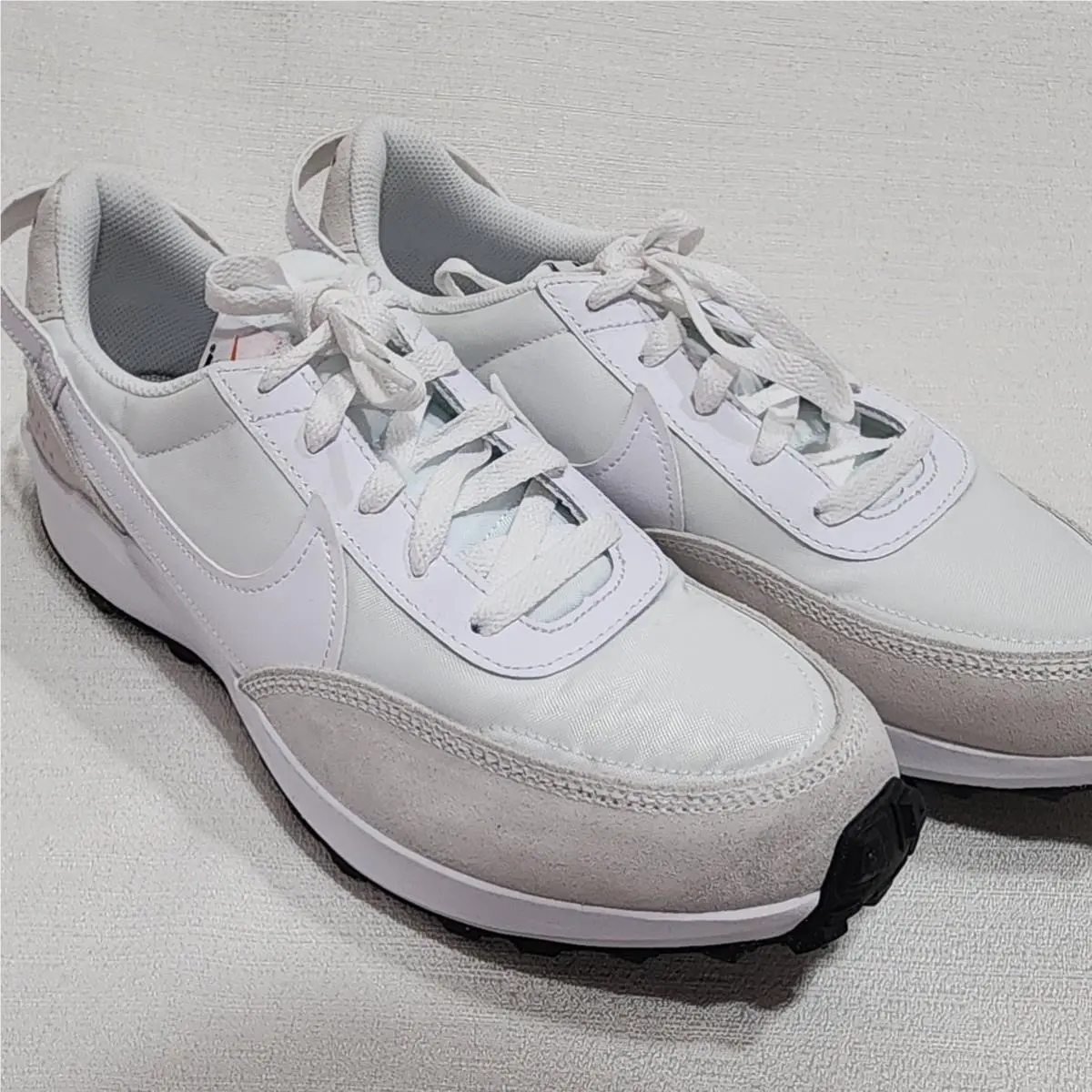 Nike shoes - White 3