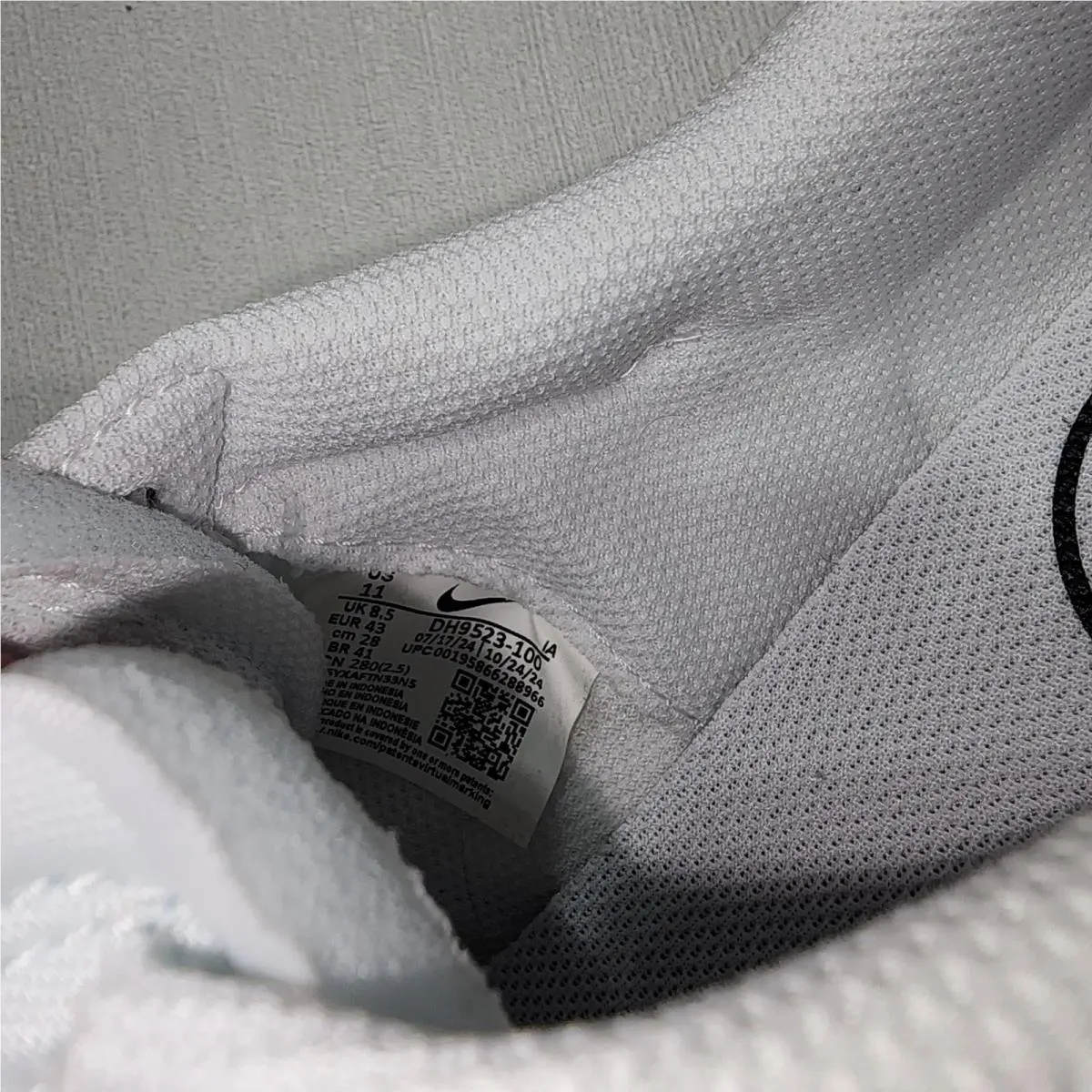 Nike shoes - White 5