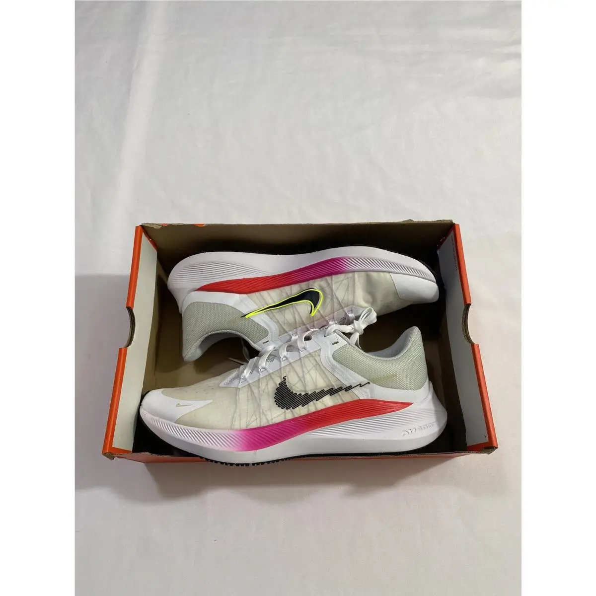 Womens Size 11.5 White Nike Zoom Winflo 8 Running Shoes CW3421 100