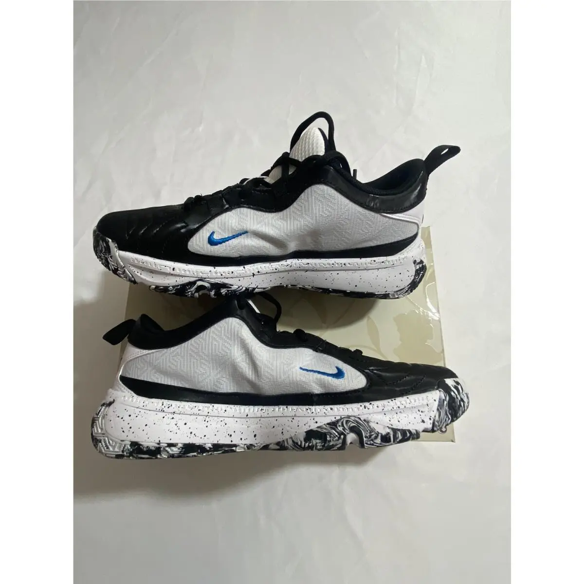 Nike shoes - White (UPC: 0196608412625) 2
