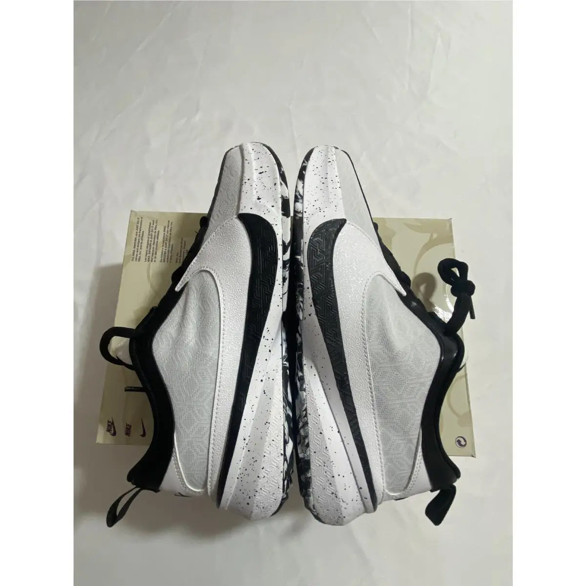 Nike shoes - White (UPC: 0196608412625) 3