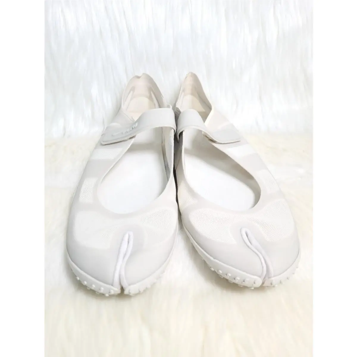 Nike shoes - White 3