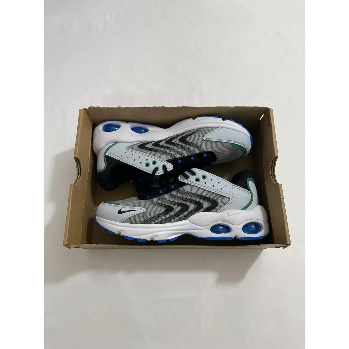 Youth Size 6Y White Black Nike Air Max TW GS Running Shoes DQ0296 003