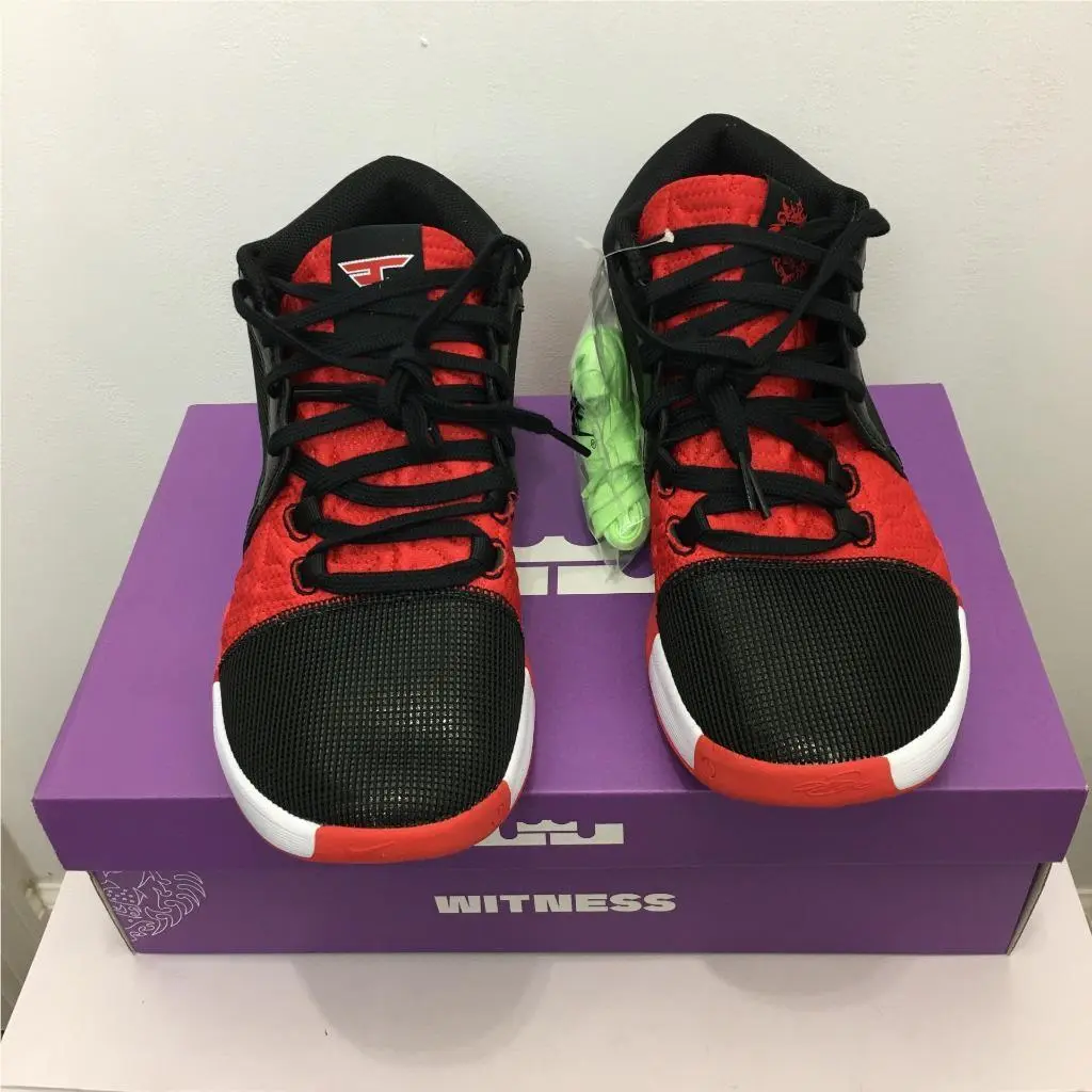 Nike shoes - lack/White-University Red (UPC: 196969664633) 0