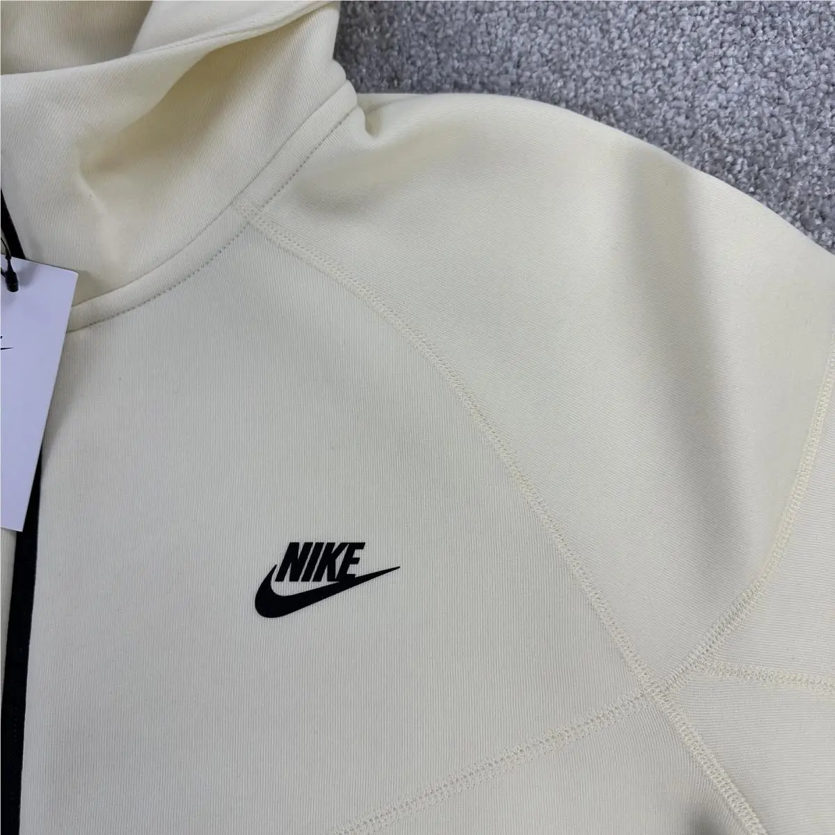 Nike clothing - Beige (UPC: 196607413333) 3