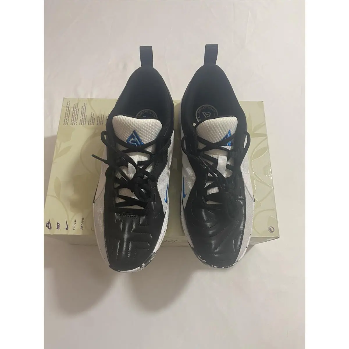 Nike shoes - Black (UPC: 0196608412632) 0