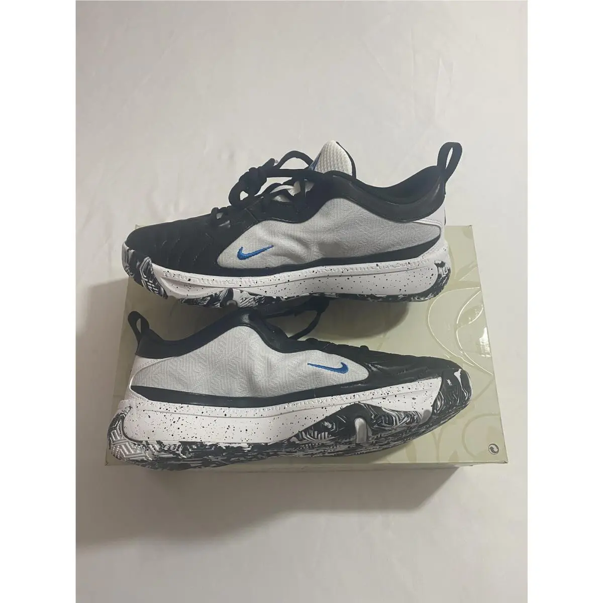 Nike shoes - Black (UPC: 0196608412632) 2