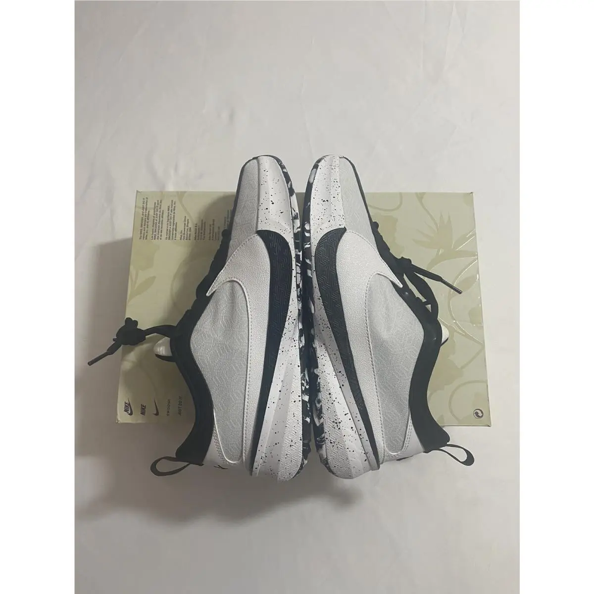 Nike shoes - Black (UPC: 0196608412632) 3