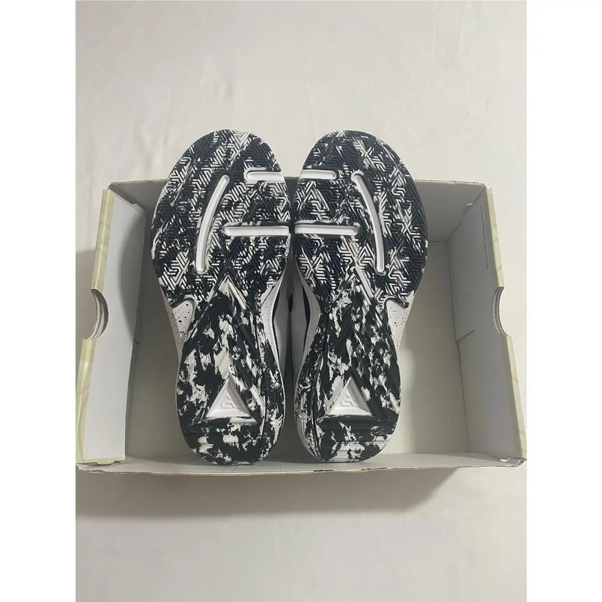 Nike shoes - Black (UPC: 0196608412632) 7