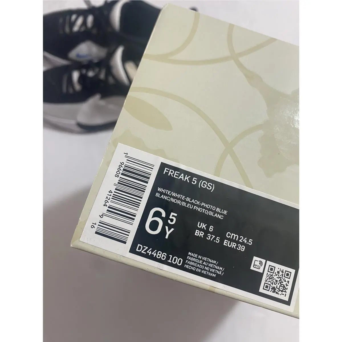 Nike shoes - White (UPC: 0196608412649) 8
