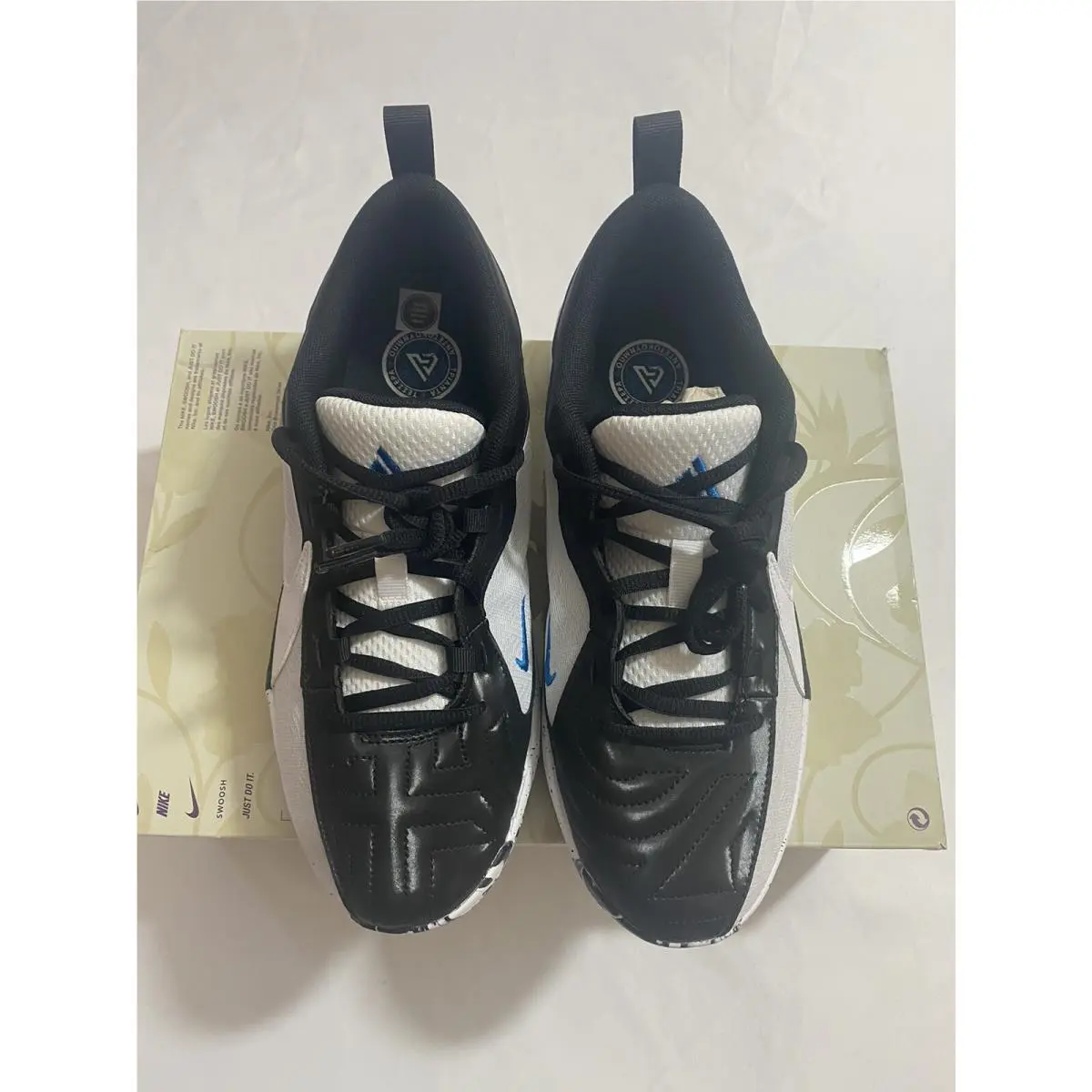 Nike shoes - White (UPC: 0196608412649) 0