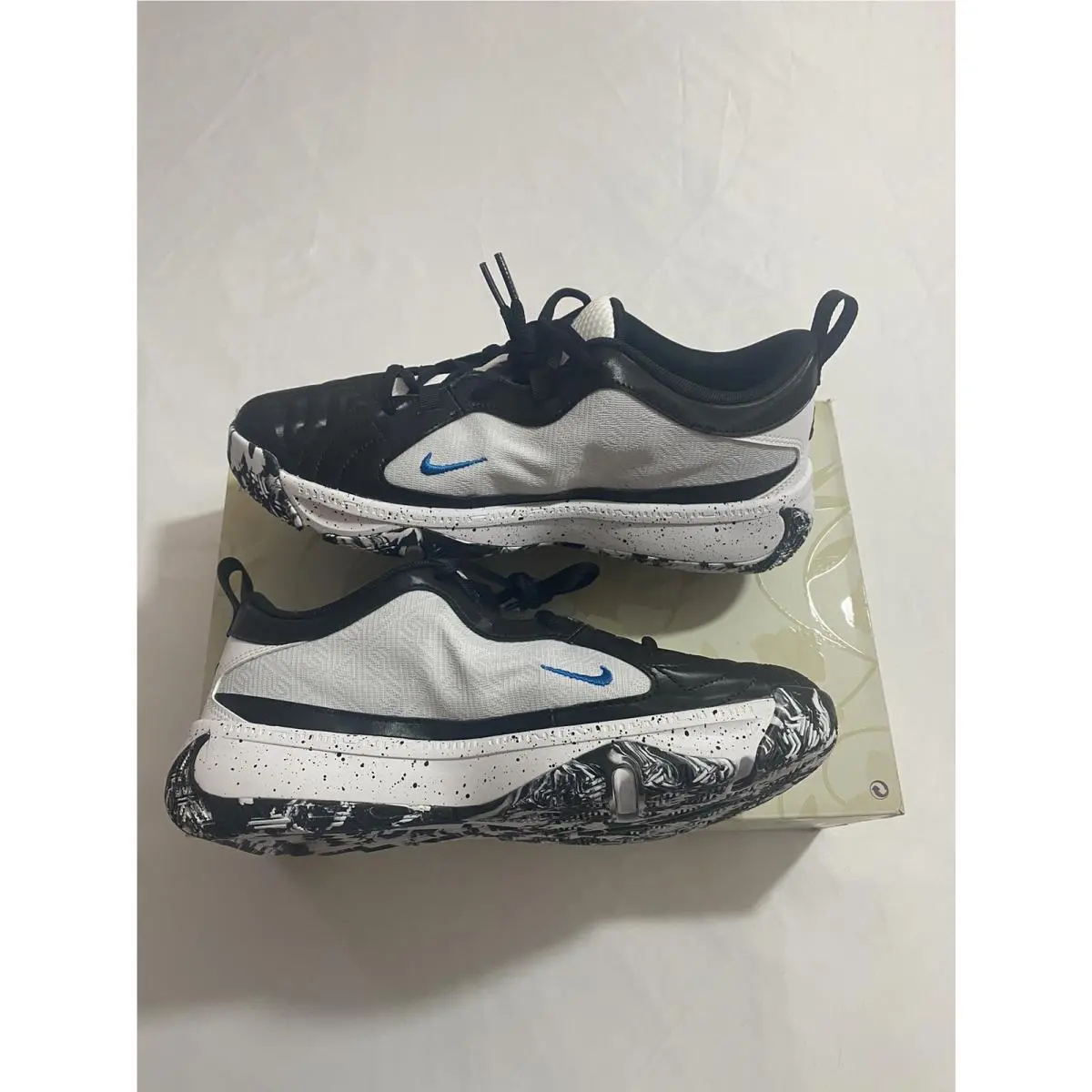 Nike shoes - White (UPC: 0196608412649) 2