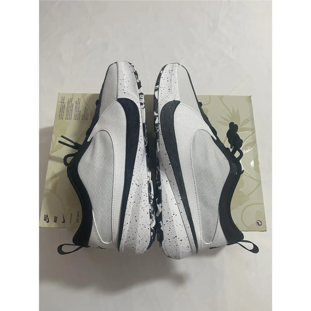 Nike shoes - White (UPC: 0196608412649) 3