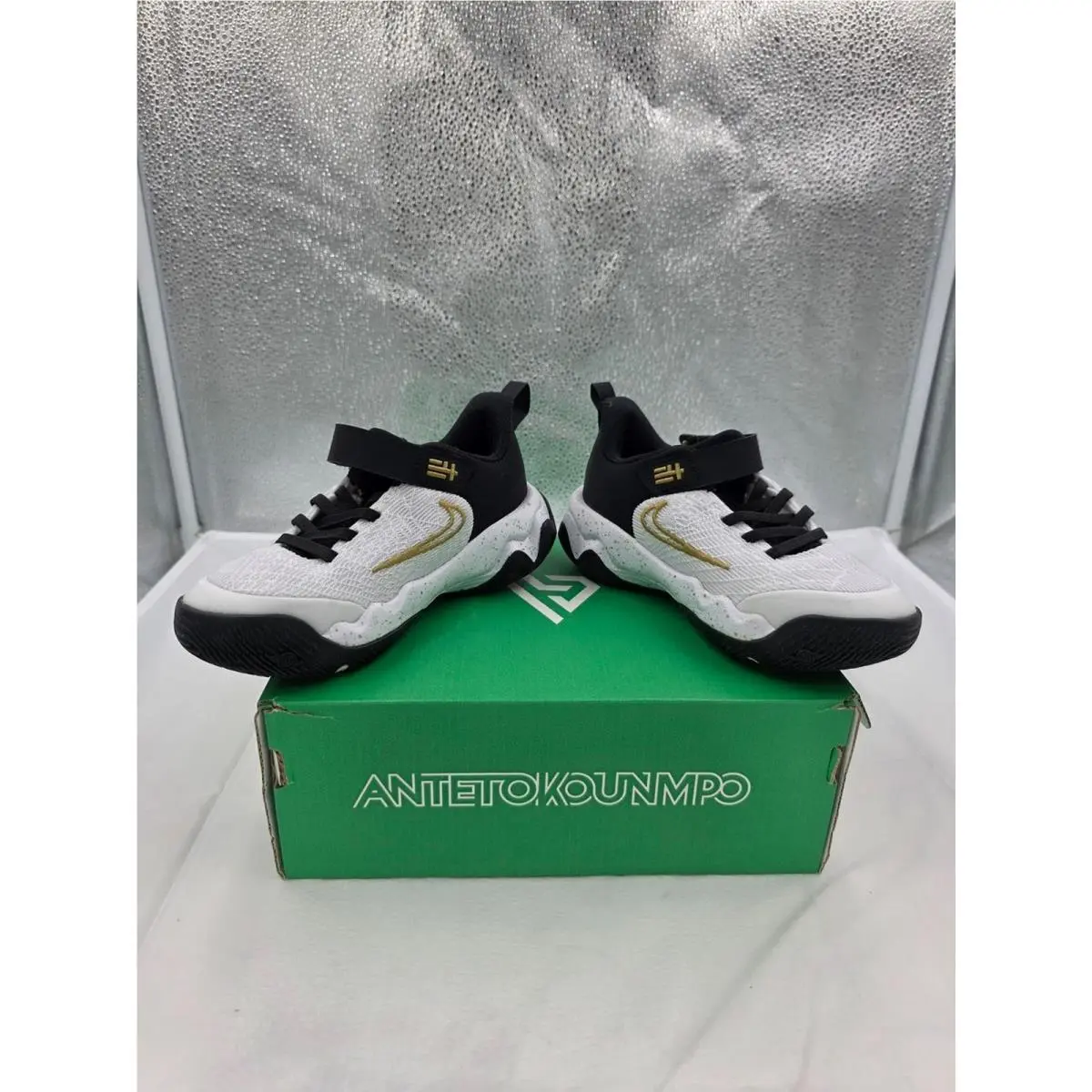 Nike shoes - White 3