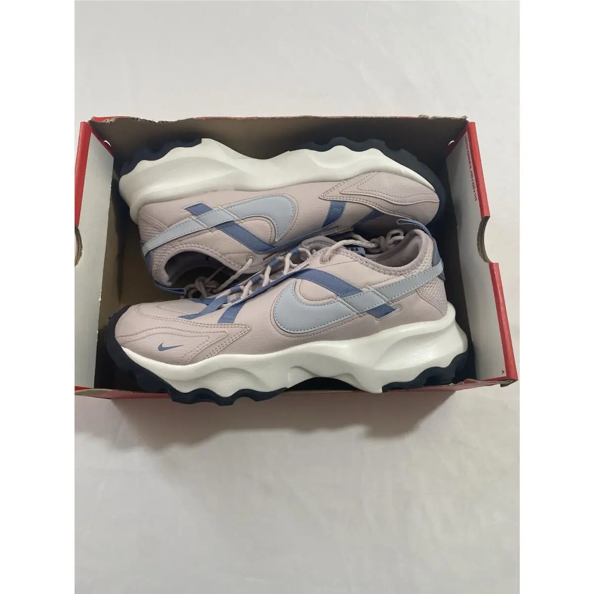 Women’s Size 12 Grey Nike TC 7900 DD9682 002