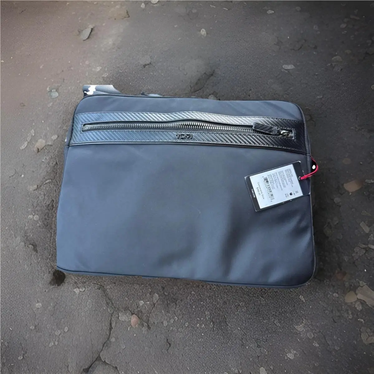 Tumi Kalvin Laptop Crossbody 150503-1052 066794DCBO 11.25”x15”x1” MSRP:$395