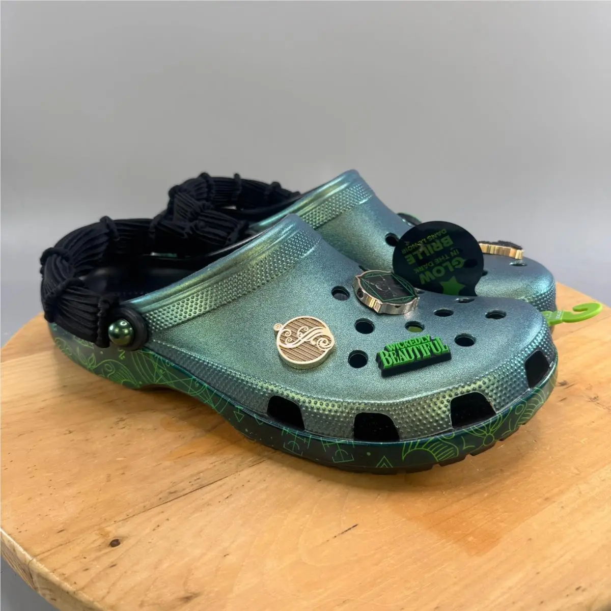 Crocs Wicked Elphaba Men`s Size 13 Classic Clogs Limited Edition w/ Jibbitz