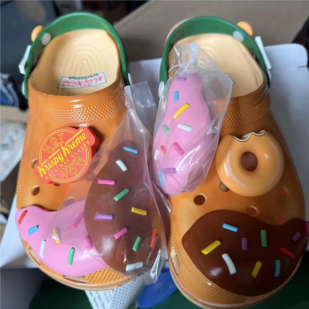Crocs Classic Clog Krispy Kreme US Men 11 Women 13 Donut