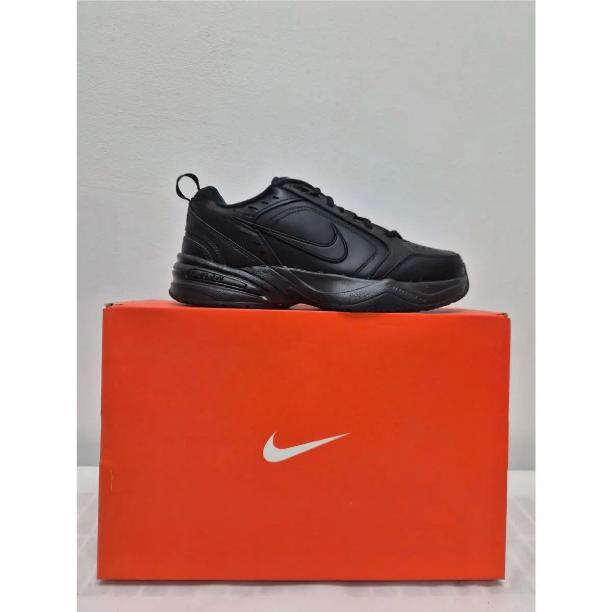 Nike Air Monarch IV Men`s Medium Width