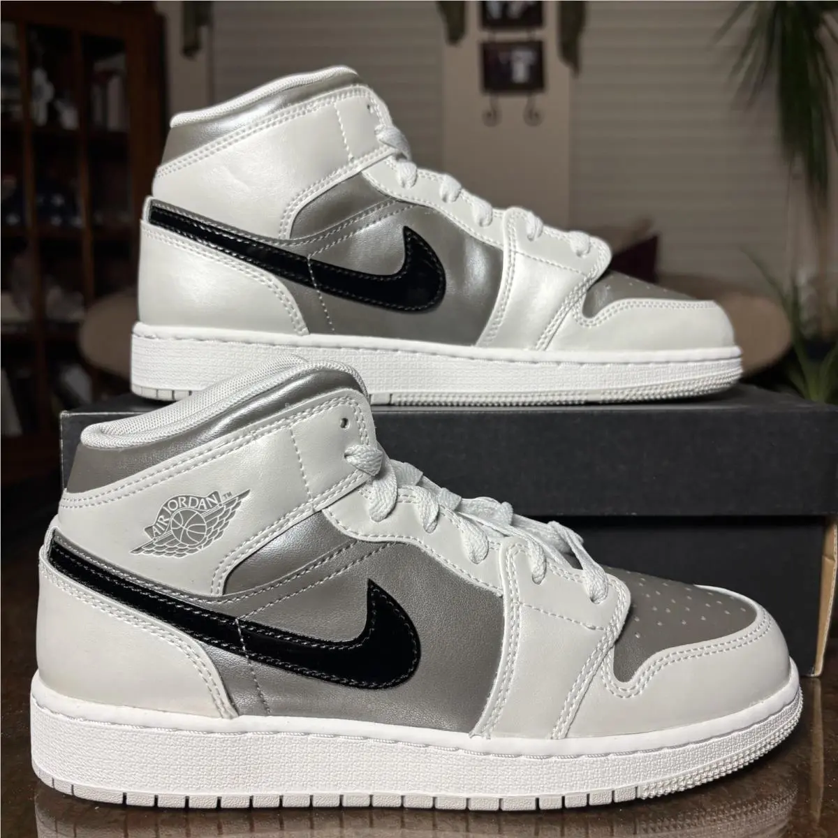 Nike shoes - Nike Air Jordan 1 Mid SE - HV4400-014 - Silver 0