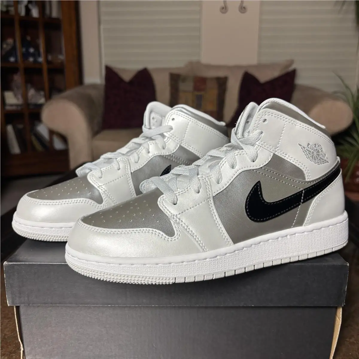 Nike shoes - Nike Air Jordan 1 Mid SE - HV4400-014 - Silver 1