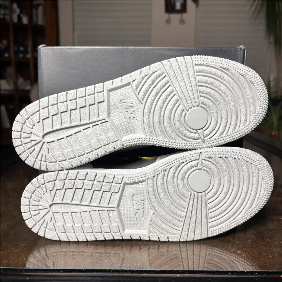Nike shoes - Nike Air Jordan 1 Mid SE - HV4400-014 - Silver 5