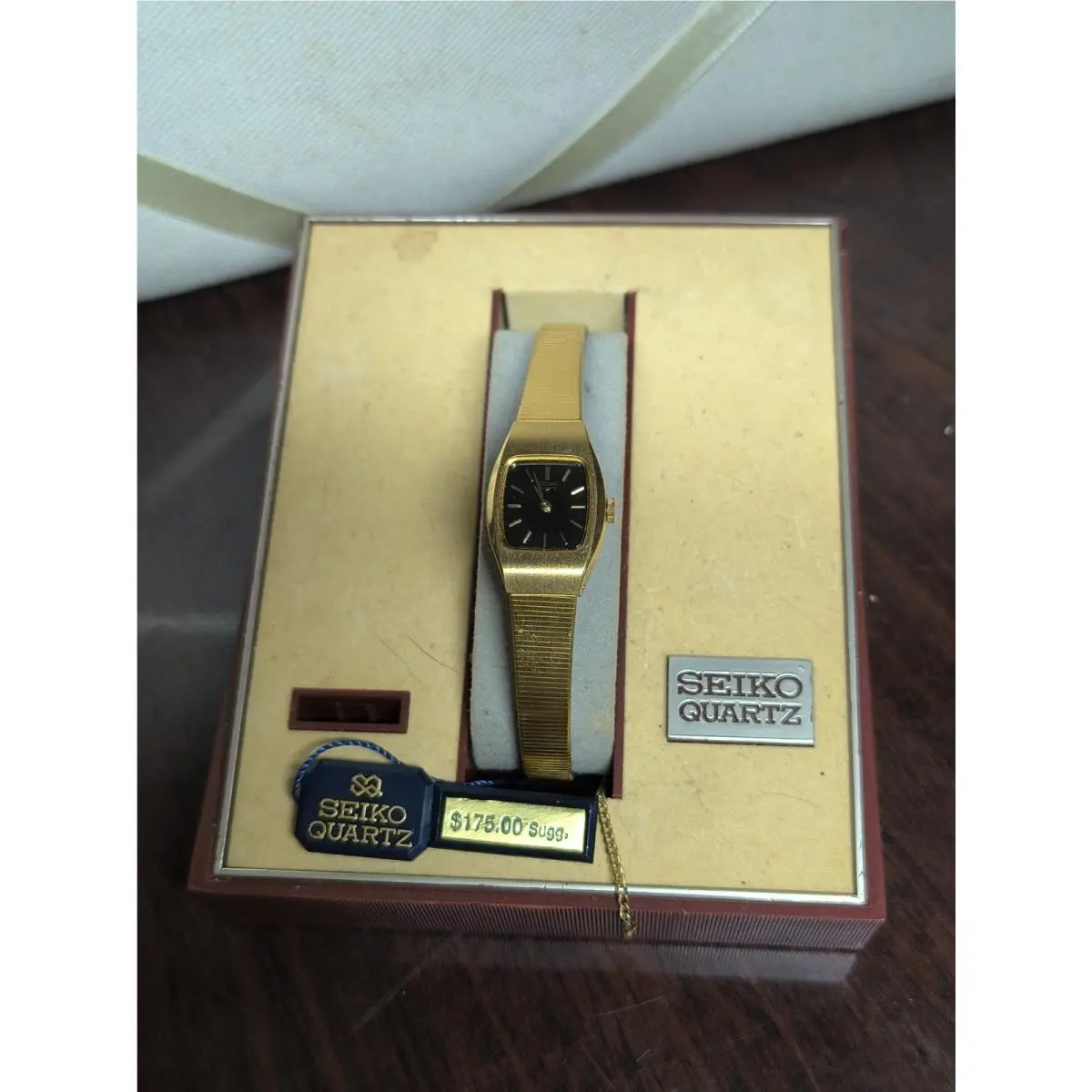 Vtg  Ladies Quartz Watch Old Stock SZT098 2B20 Black Gold Mesh Box Tag by Seiko