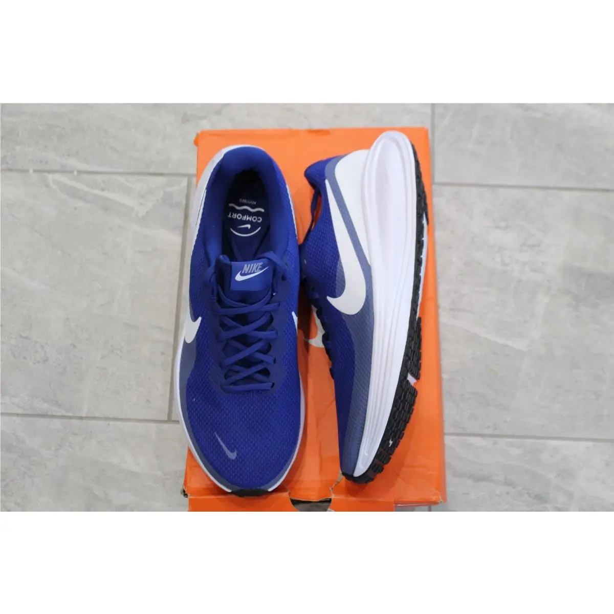 Mens Nike SZ 13 Shoes Revolution 8