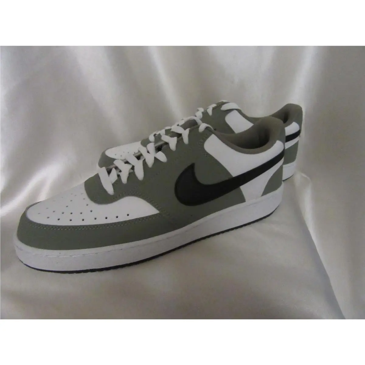 Men`s  Court Vision LO P Nbk Sneakers Size 10.5M IM0459 104 Wht/sage by Nike
