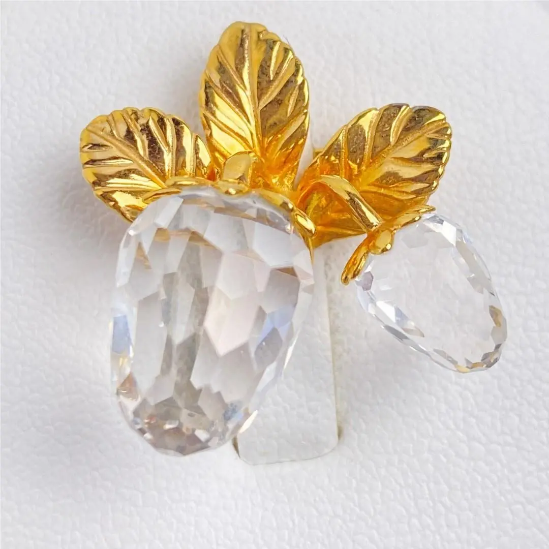Crystal Memories Strawberry Brooch Gold Tone Fruit Pin w/ Box by Swarovski