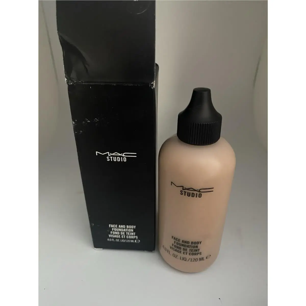 Mac Face and Body Foundation- C3 ￼- - 4 Oz ￼