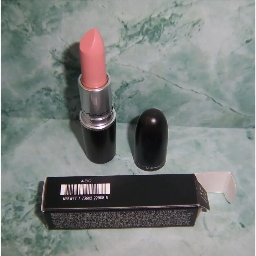 Mac Satin Lipstick Playing Koi 3 g/0.1 US Oz. Rare