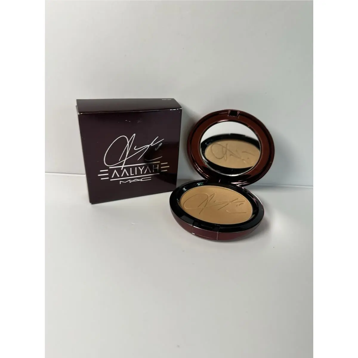 Mac Aaliyah Bronzing Powder Baby Girl 0.35 oz Please Read