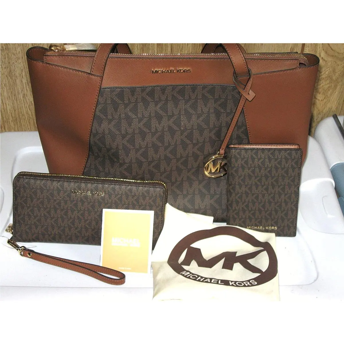 Michael Kors Jet Set Satchel Handbag W/billfold Passport Holder Cover