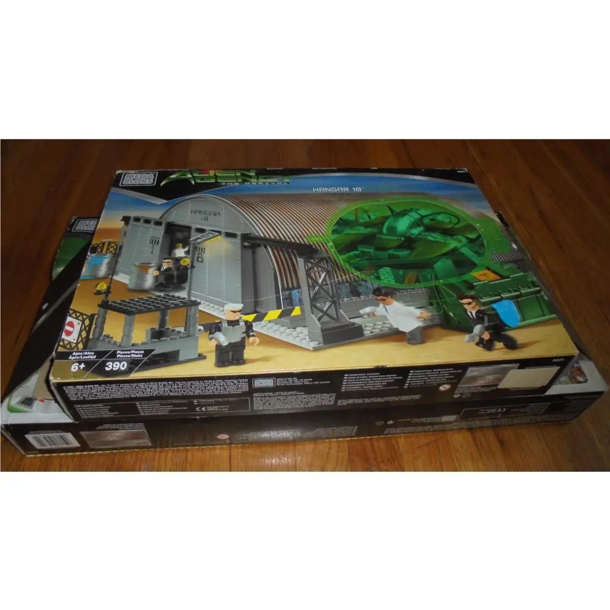 Mega Bloks Alien Agency 2 Box Set 5621 Hangar 18 5631 Dna Lab