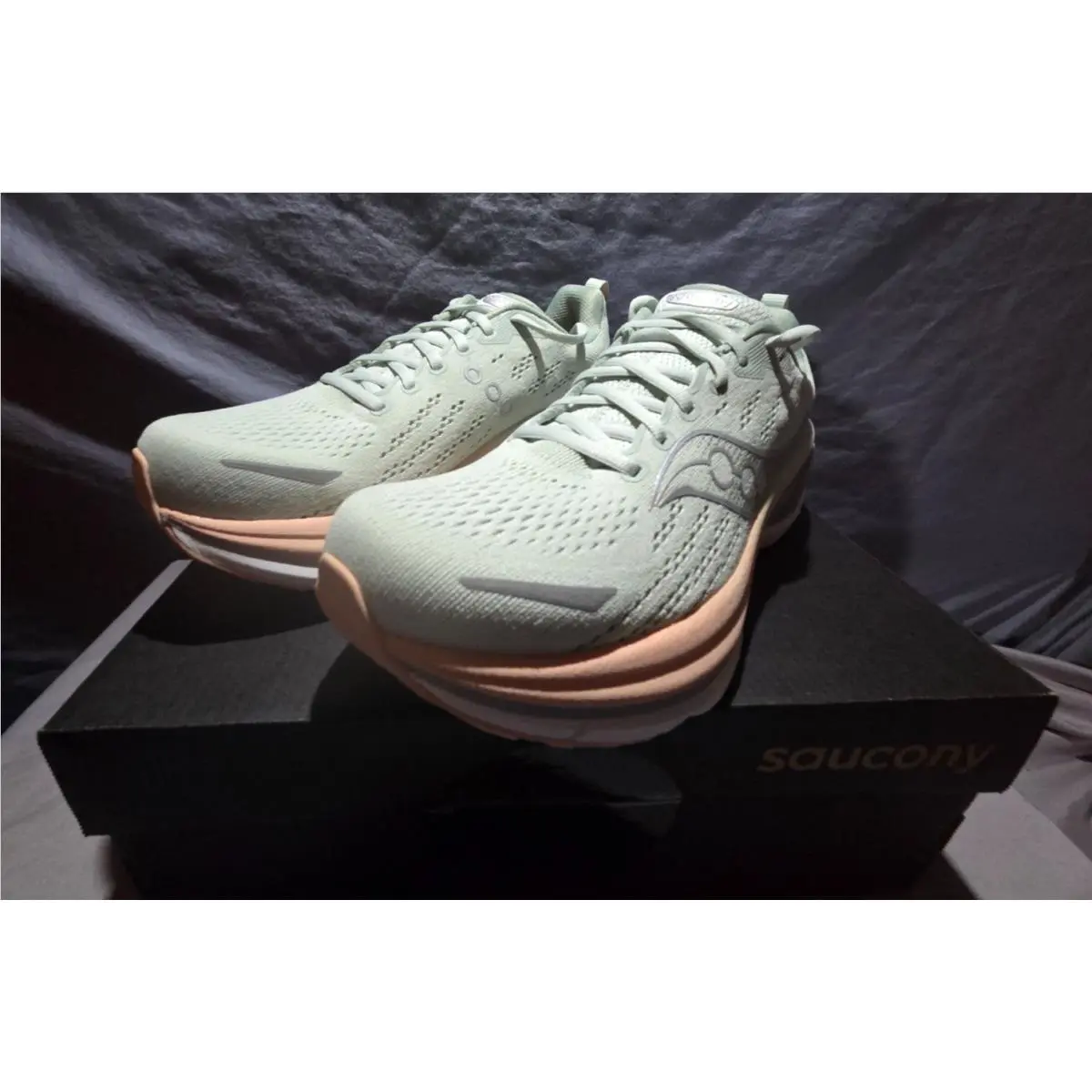 Saucony Hurricane 25 Shoes Womens 10 Wide White Mist Running Sneakers S11026-123