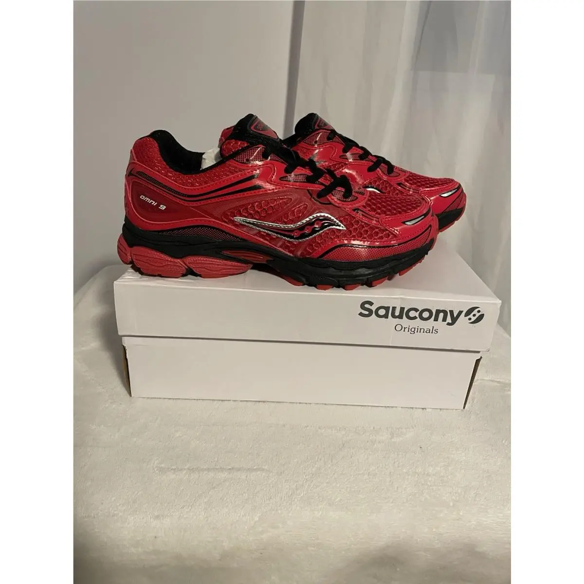 Saucony Omni Red and Black Running Shoes Size 6.5