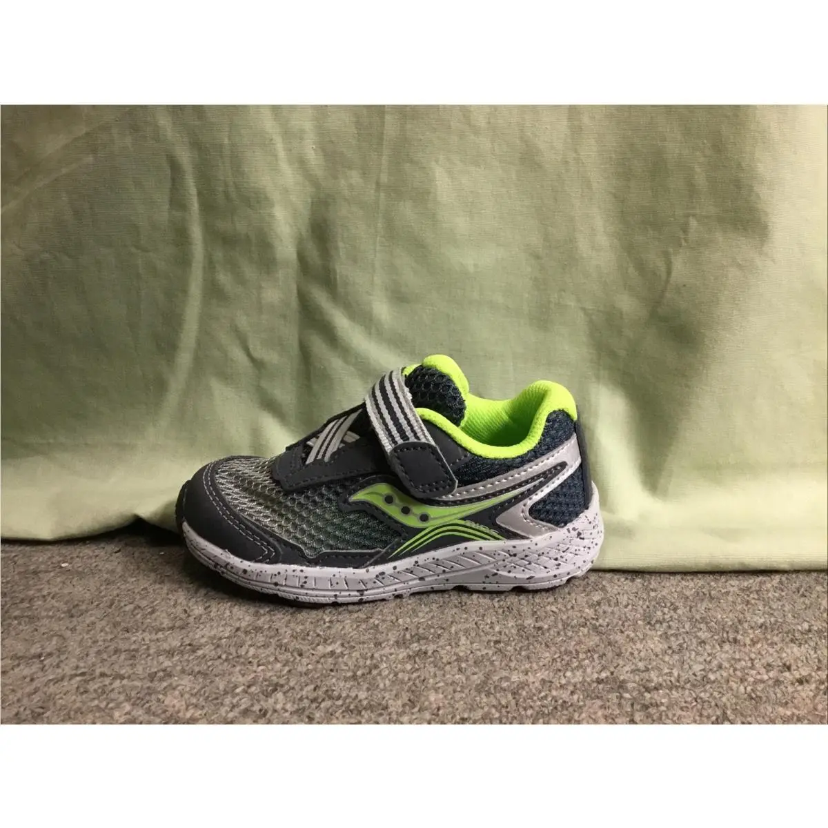 Little Boys Saucony SL262521 Navy/green Ride 10 JR Sneakers Size 5.5 Wide